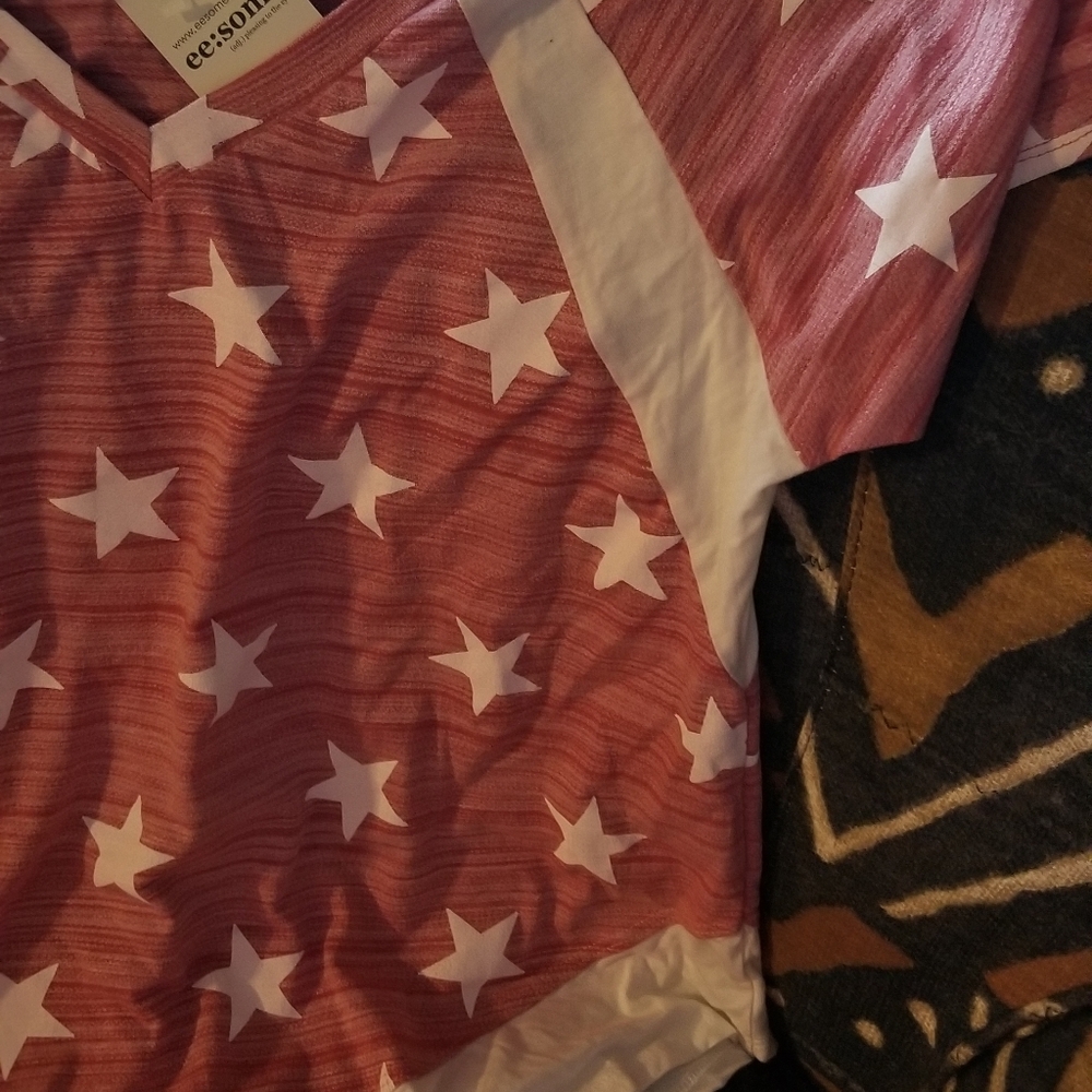 Eesome star spangled heathered red and white top adorable Americana top! - Picture 2 of 2